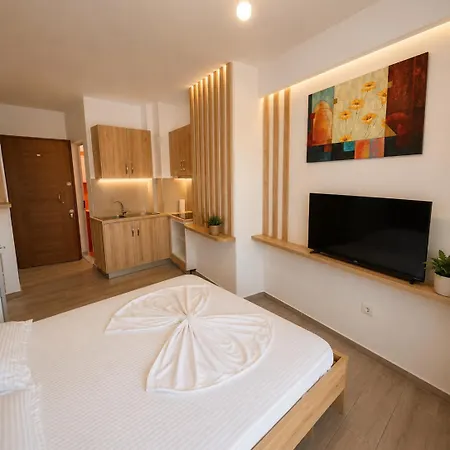 Perball Leon Apartman Shëngjin